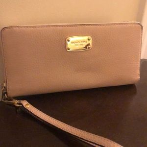 Micheal Kors wallet